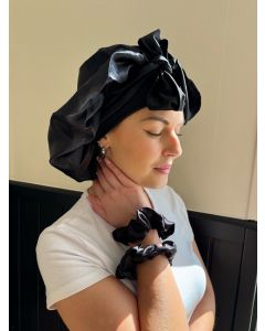 Bonnet en satin noir